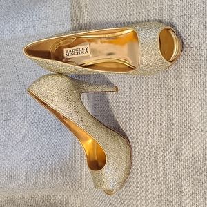 Badgley Mischka Gold Humbie II Peep Toe Heels LIKE NEW